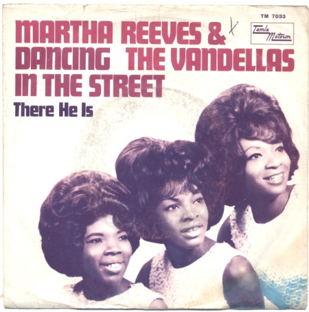 martha-reeves-and-the-vandellas-dancing-in-the-street-tamla-motown-4